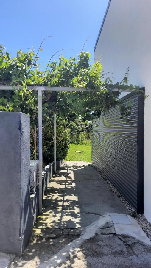 Cachada Turhouse Villa Mos Bagian luar foto